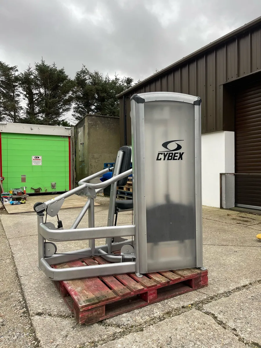 Cybex VR3 Tricep Press (Seated Dip) - Image 4