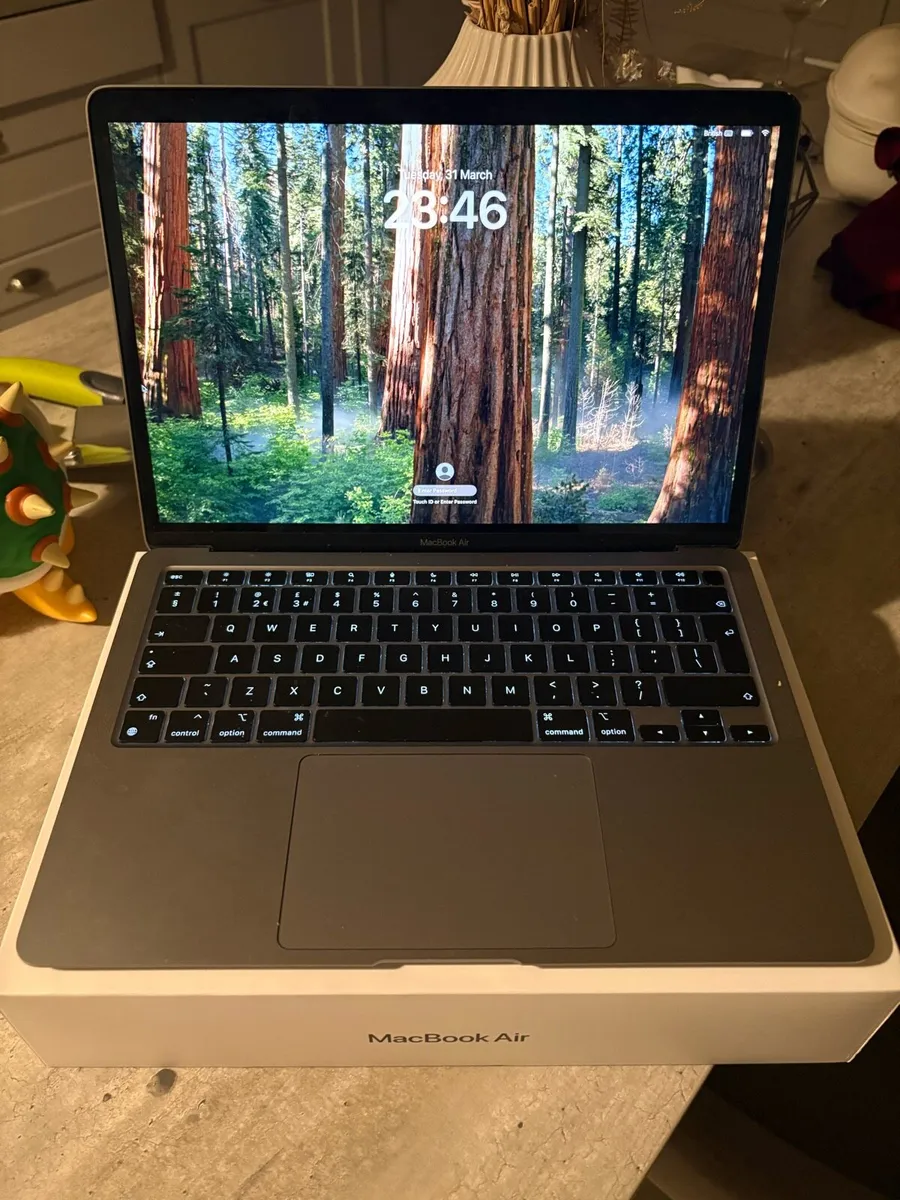 MacBook Air - Image 1