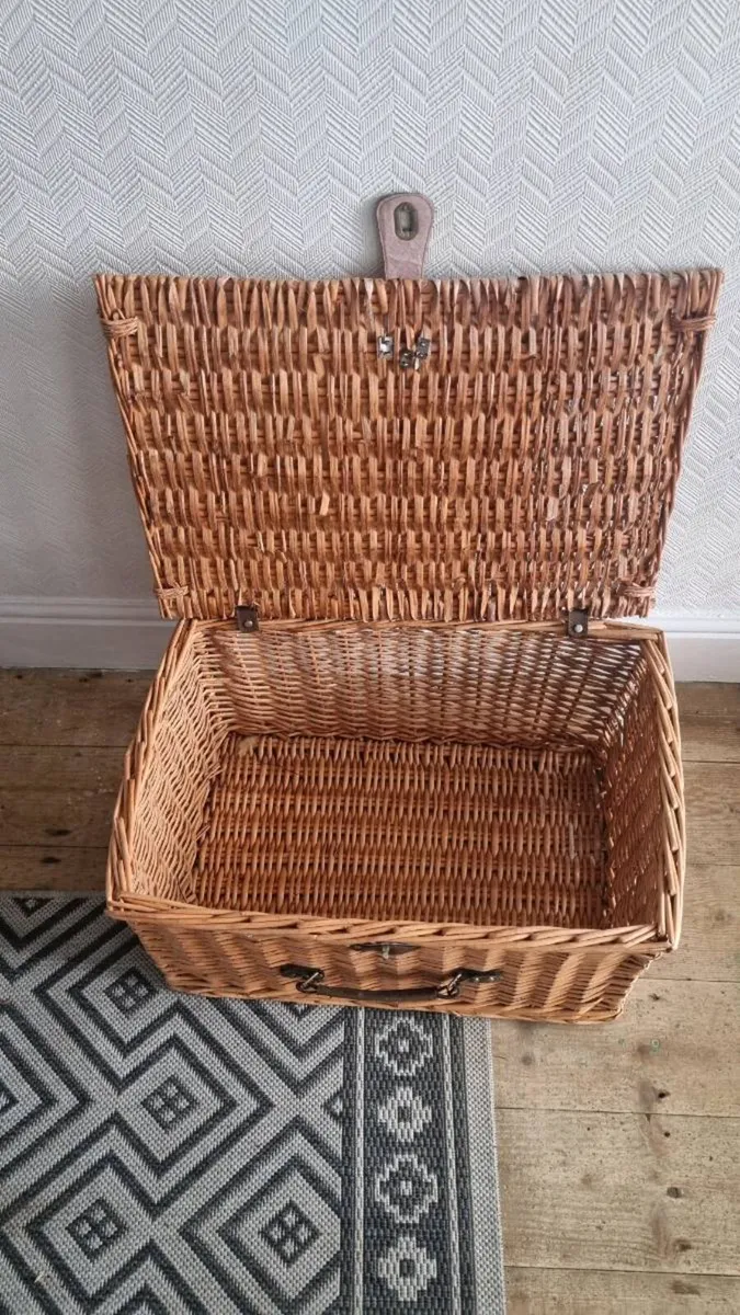 Large Whicker Hamper Basket - Image 2