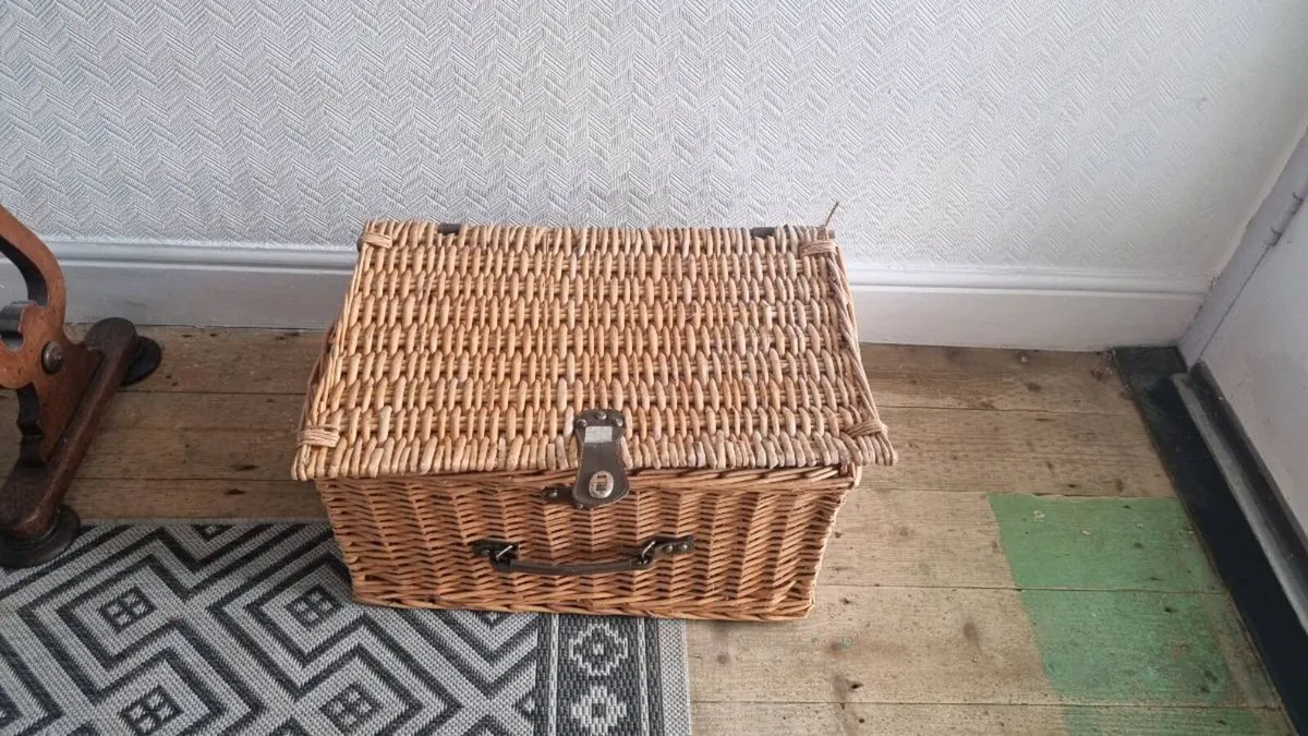 Large Whicker Hamper Basket - Image 1