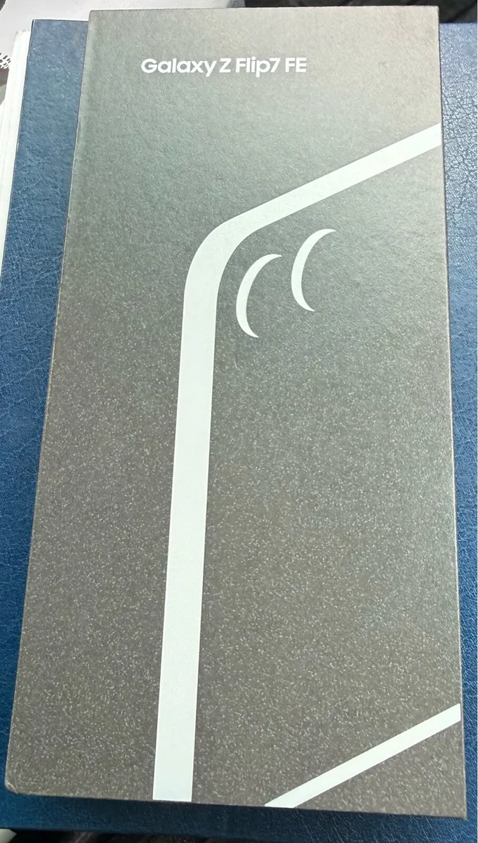 Samsung Galaxy Z Flip7 FE 128 GB - Image 1