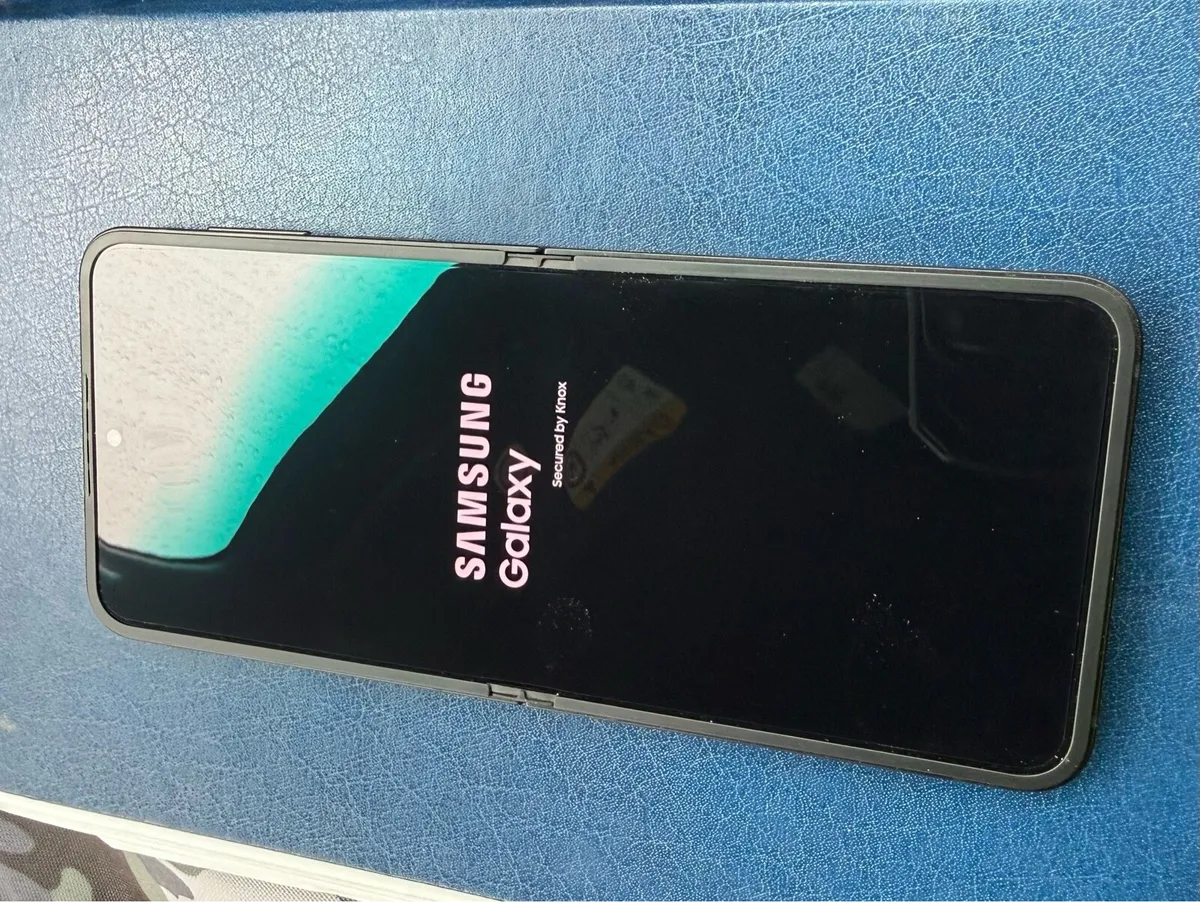 Samsung Galaxy Z Flip7 FE 128 GB - Image 3