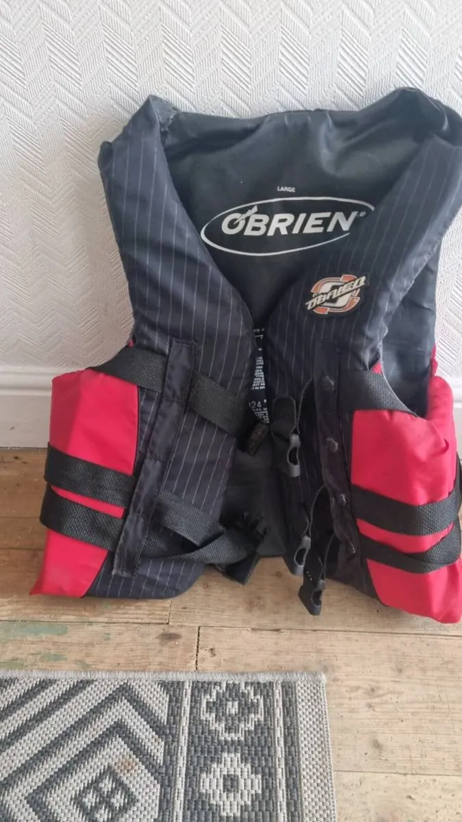 Obrien 3 Belt Adult Lifejacket - Image 1