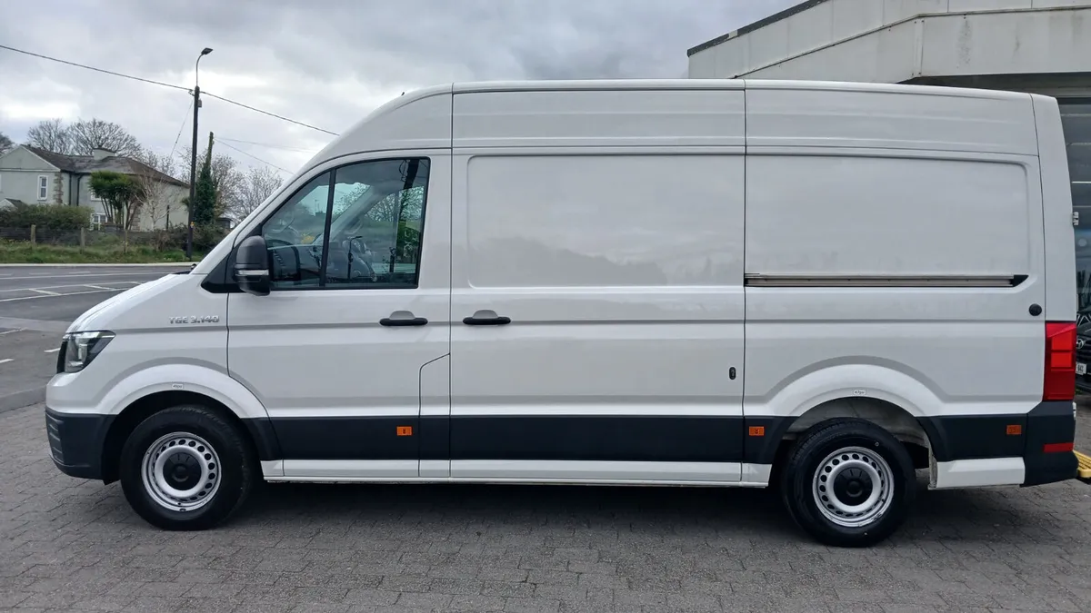 MAN TGE CRAFTER 2021 140BHP IMMACULATE / EXTRAS - Image 2