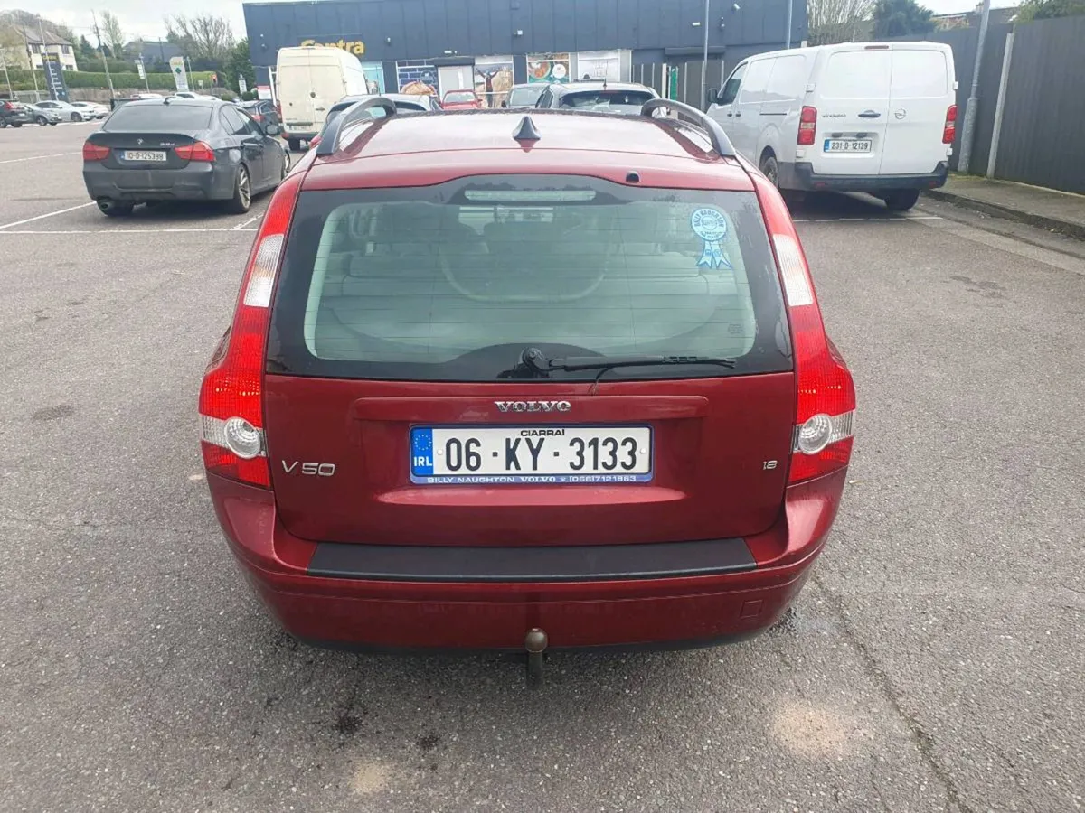 2006 VOLVO V50 PETROL ESTATE - Image 1