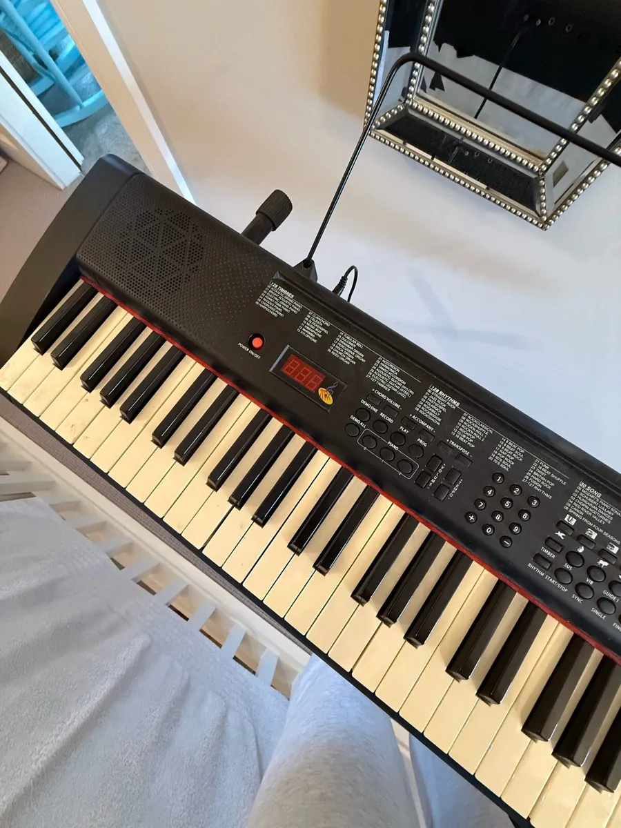Electronic Keyboard - Image 2