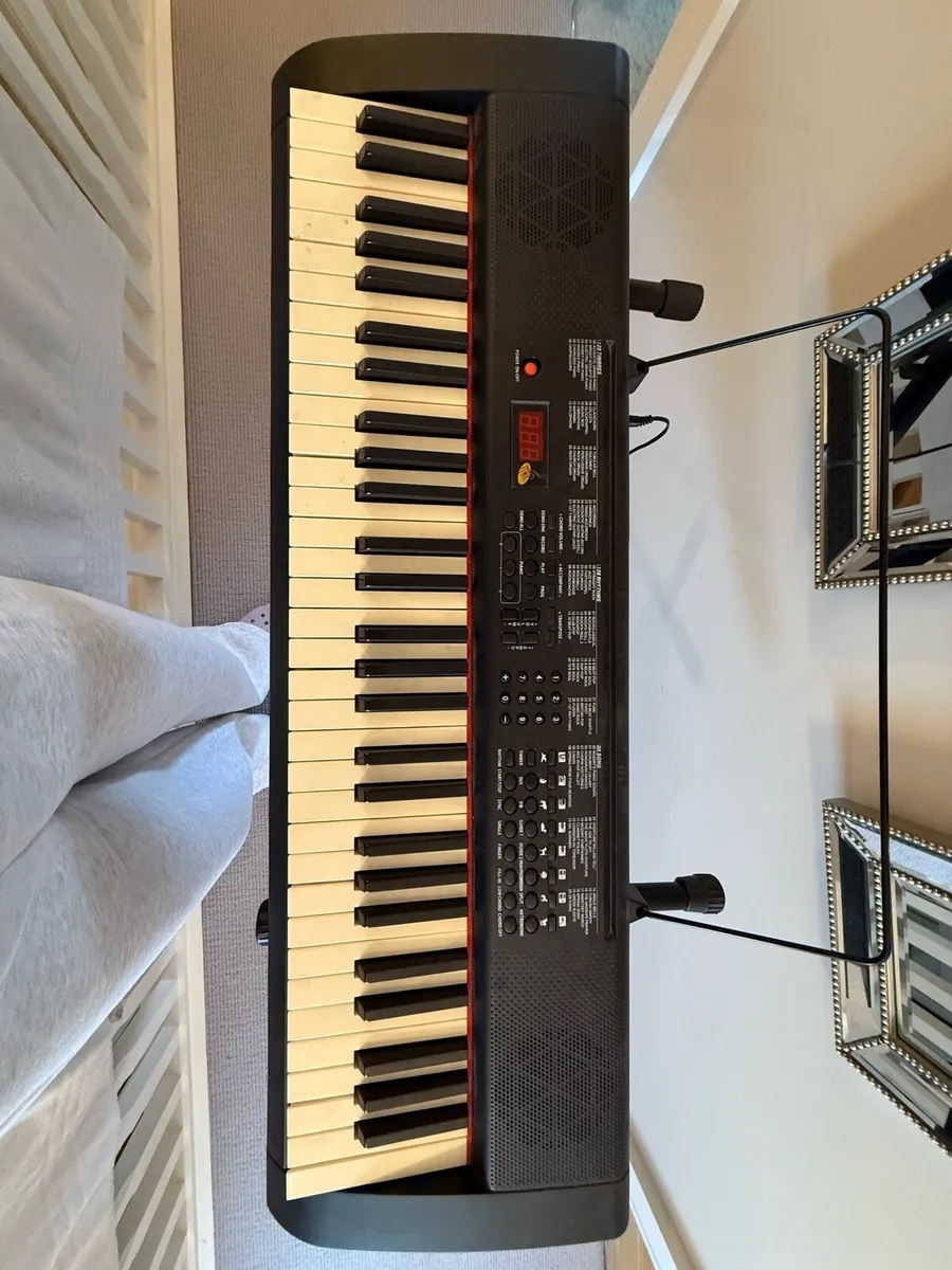 Electronic Keyboard - Image 3