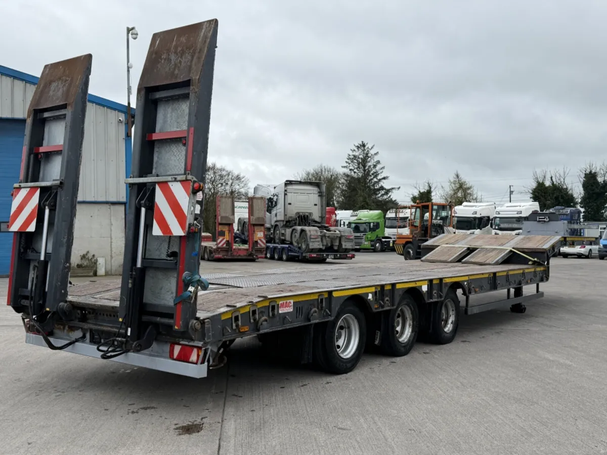 2017 MAC 3 AXLE FIXED BED LOW LOADER - Image 4