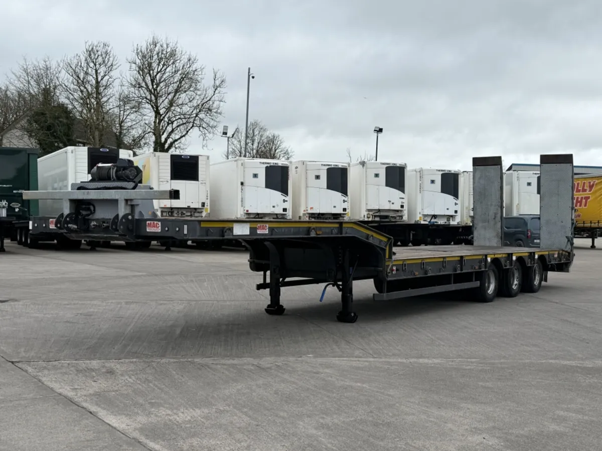 2017 MAC 3 AXLE FIXED BED LOW LOADER - Image 1