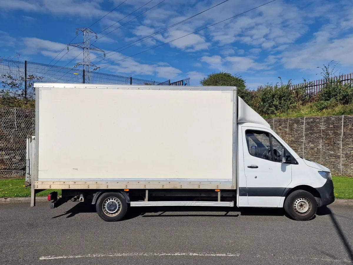 211 Mercedes Sprinter Box TL - Image 3