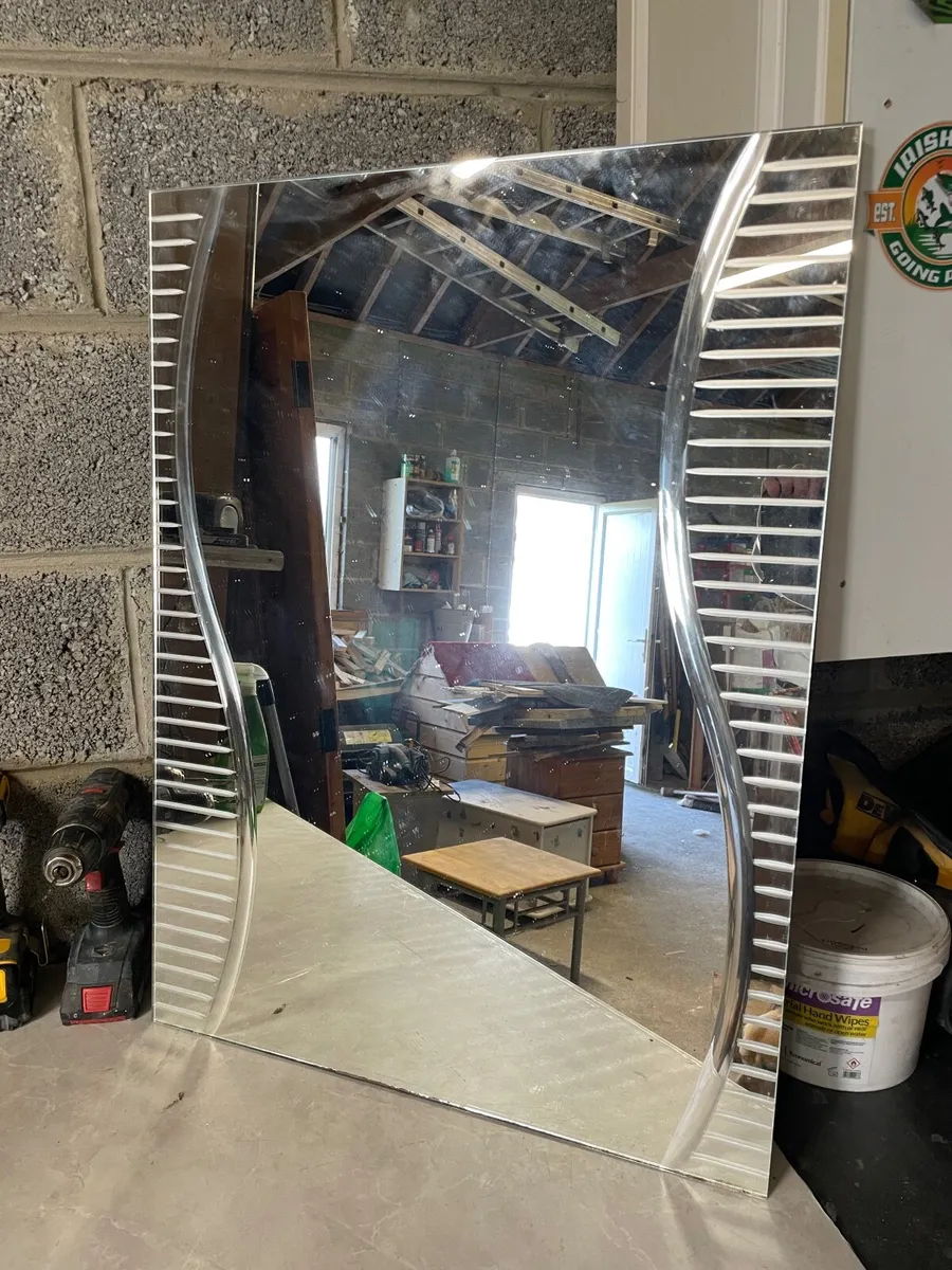 Toilet and sink - Image 3