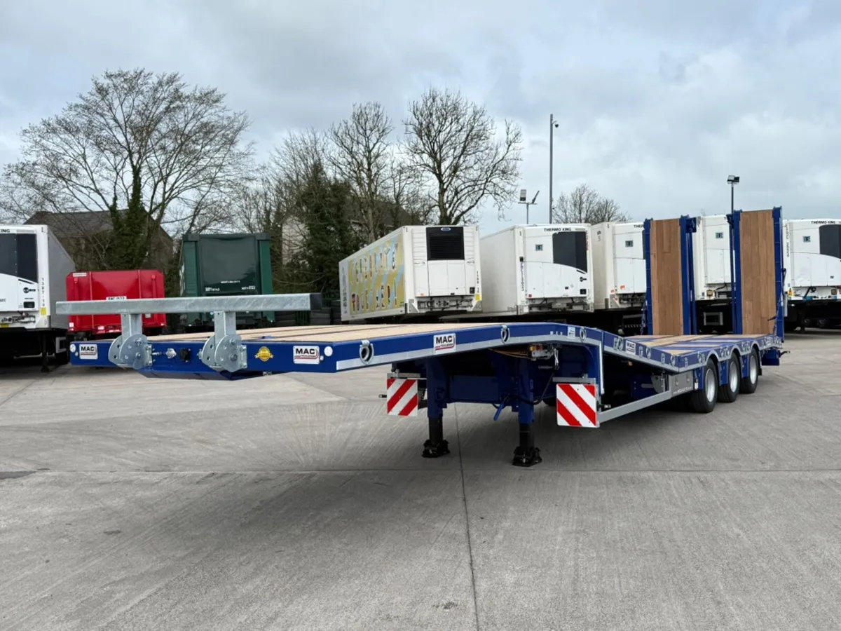 2026 MCCAULEY LOW LOADER TRI AXLE TRAILER - Image 3