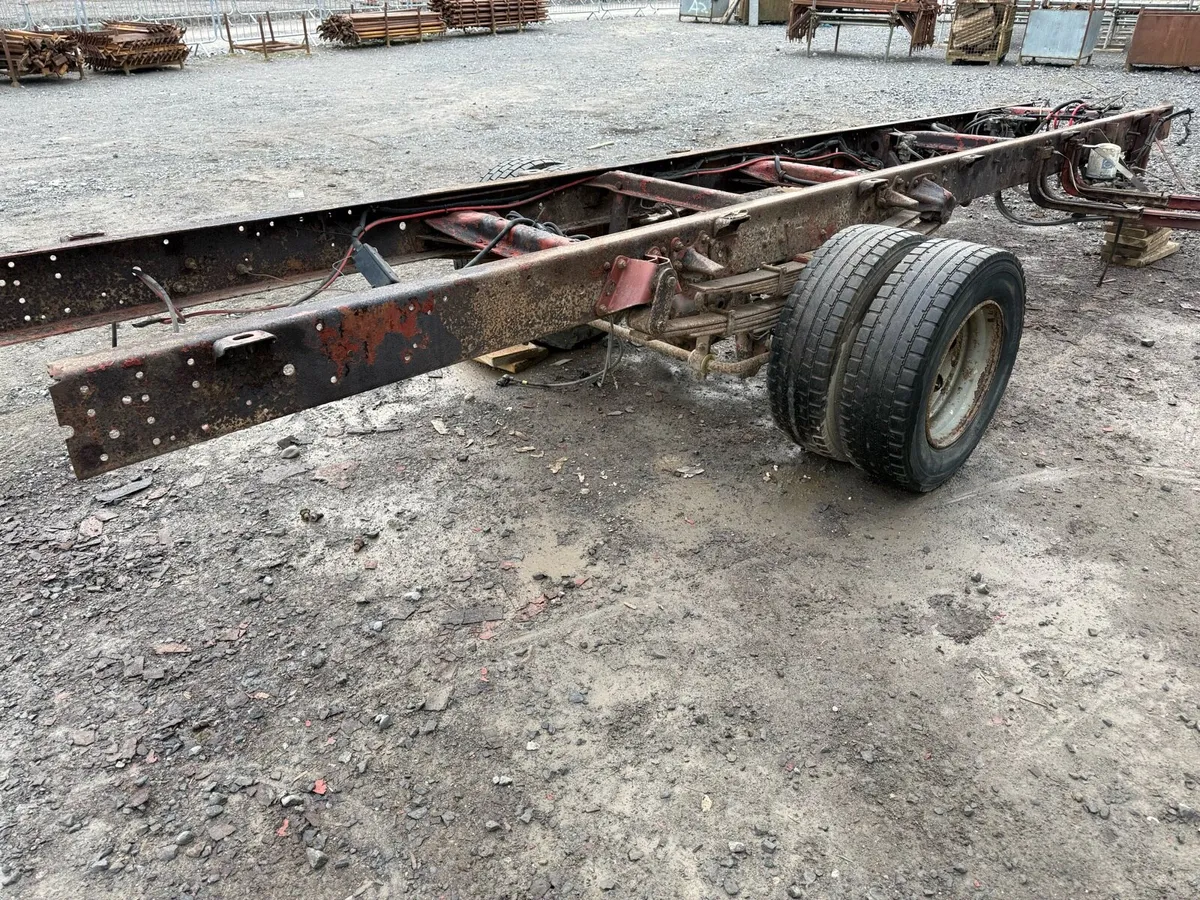 Axle and chassis bale trailer - Image 1