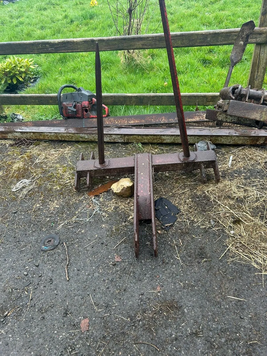 Bale lifter - Image 1