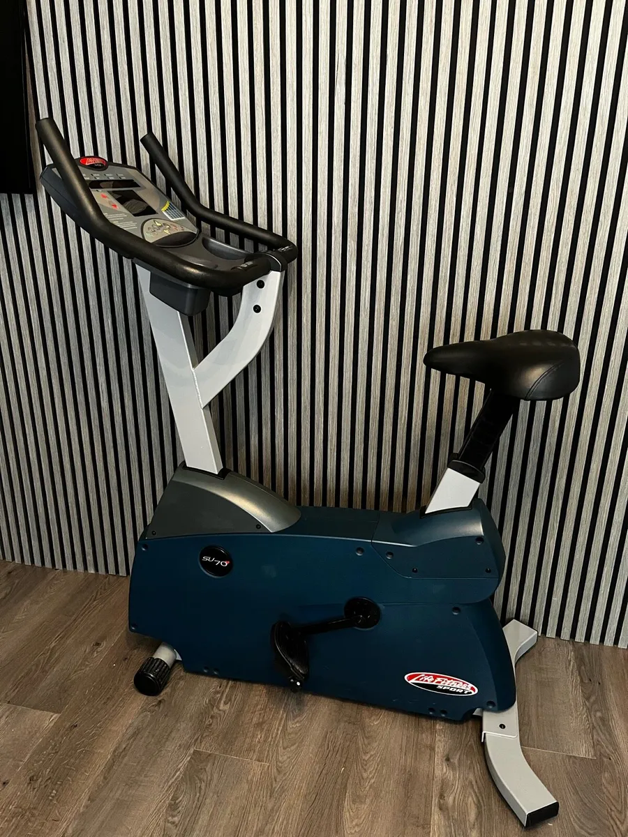 181kg user capacity life fitness exercise bike - Image 1