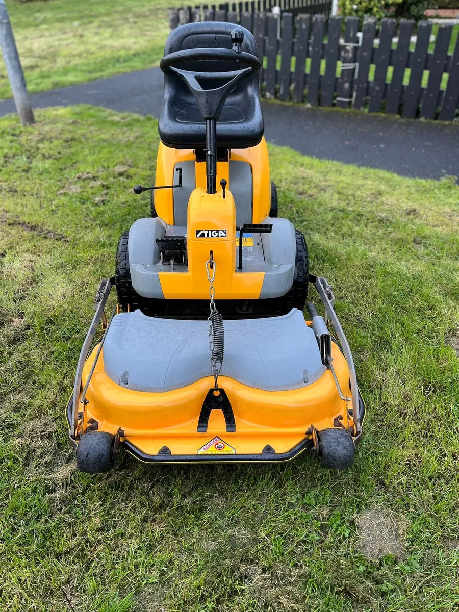 Stiga zero turn ride on lawnmower - Image 2