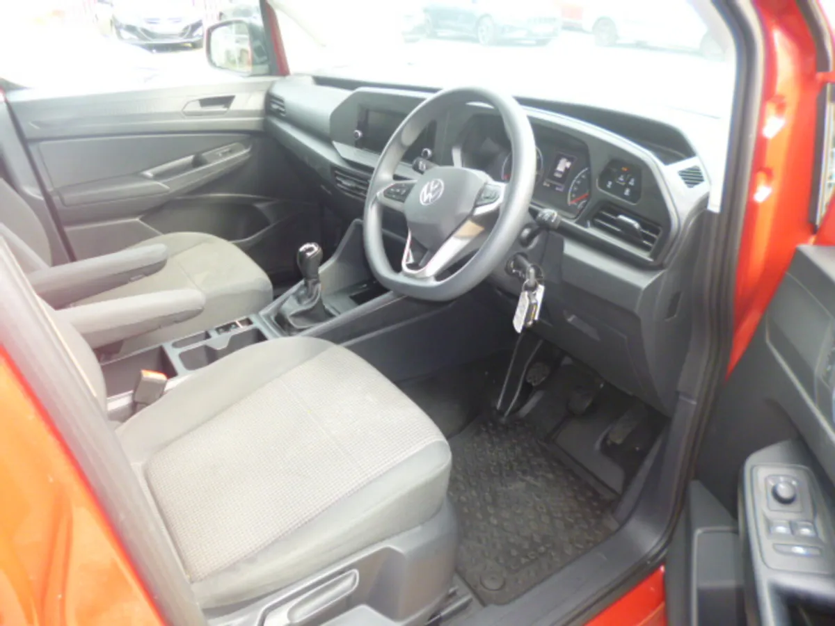 VW Caddy 2.0L Panel Van 2022 - Image 4