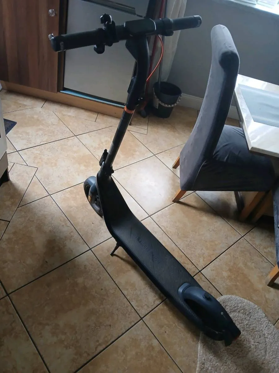 Scooter in perfect condition with charger pm - Image 1