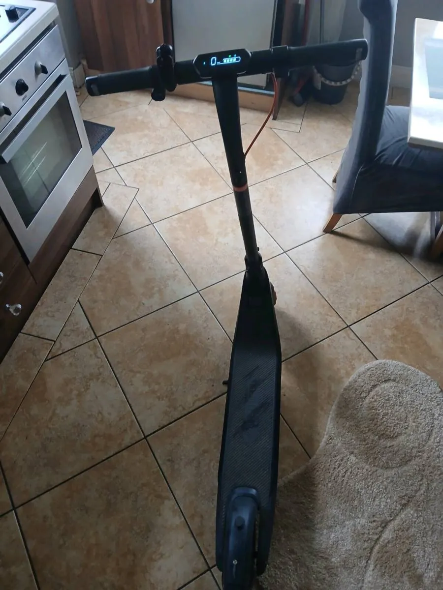 Scooter in perfect condition with charger pm - Image 2