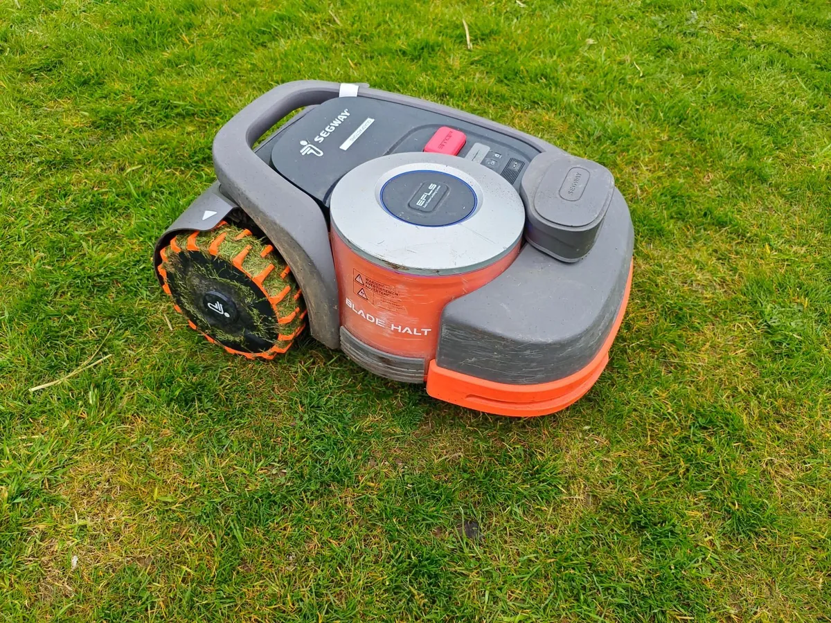 Navimow H3000 wirless robot lawnmower - Image 1