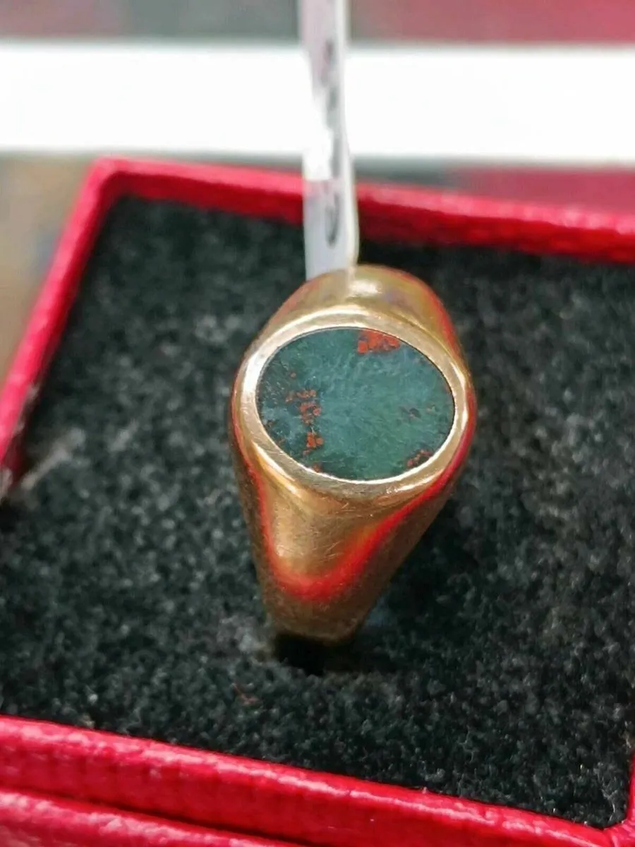 9k Yellow Gold & Bloodstone Vintage Signet Ring - Image 2