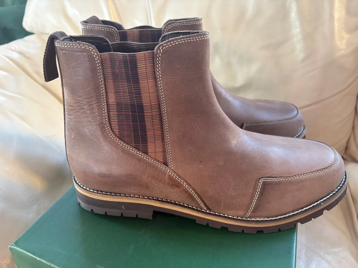 Samuel Windsor leather boots size 10.5 brand new I - Image 1