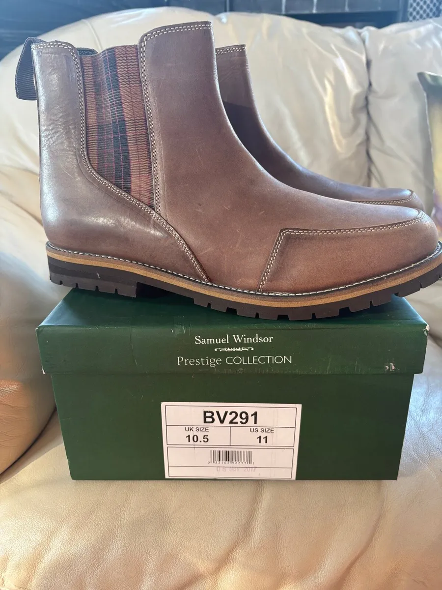 Samuel Windsor leather boots size 10.5 brand new I - Image 2
