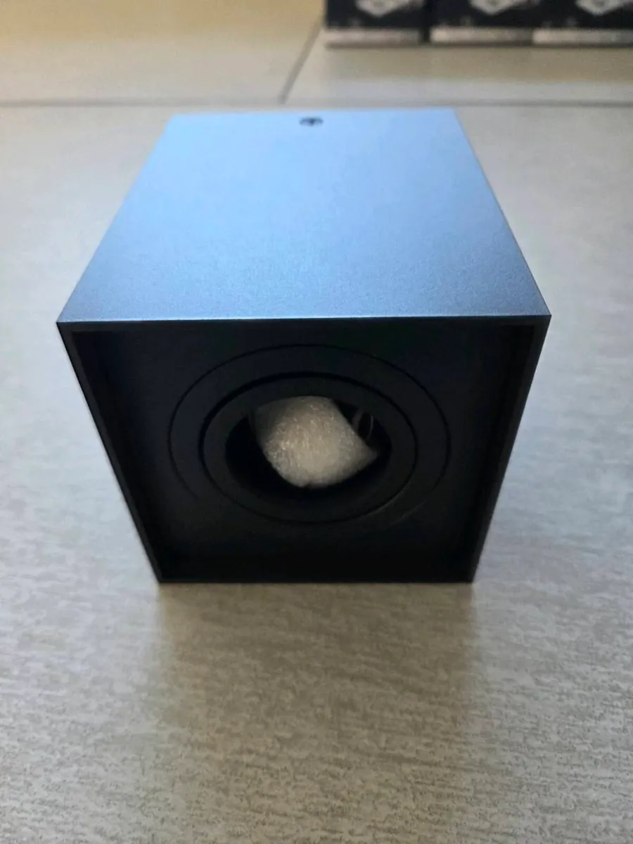 8 Ceiling lights / fixtures - Image 3