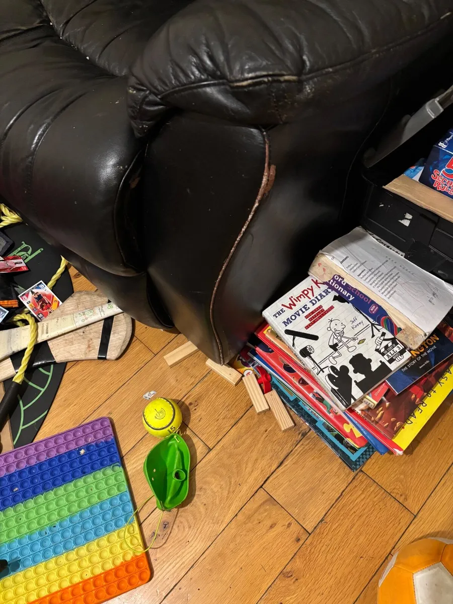 2 seater leather couch - Image 3