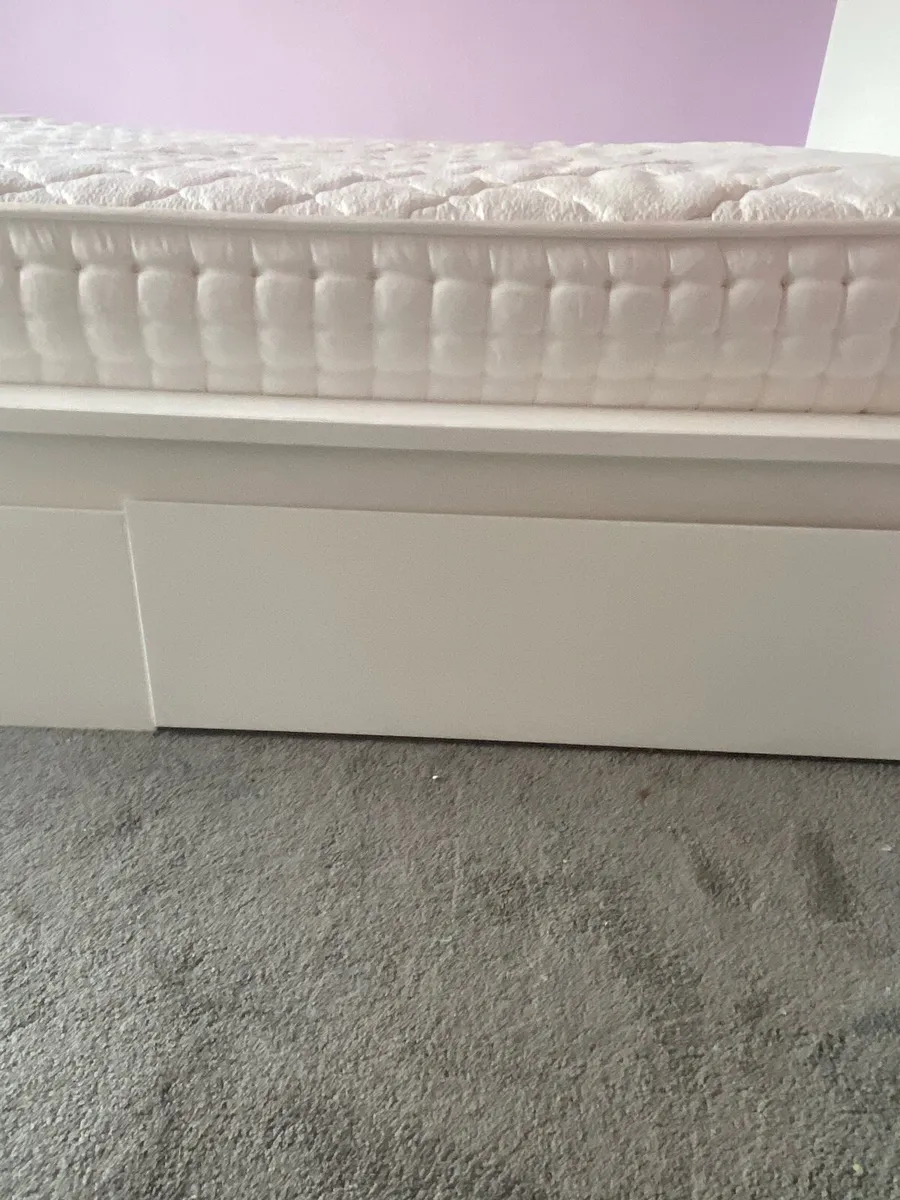 Single bed - Image 2