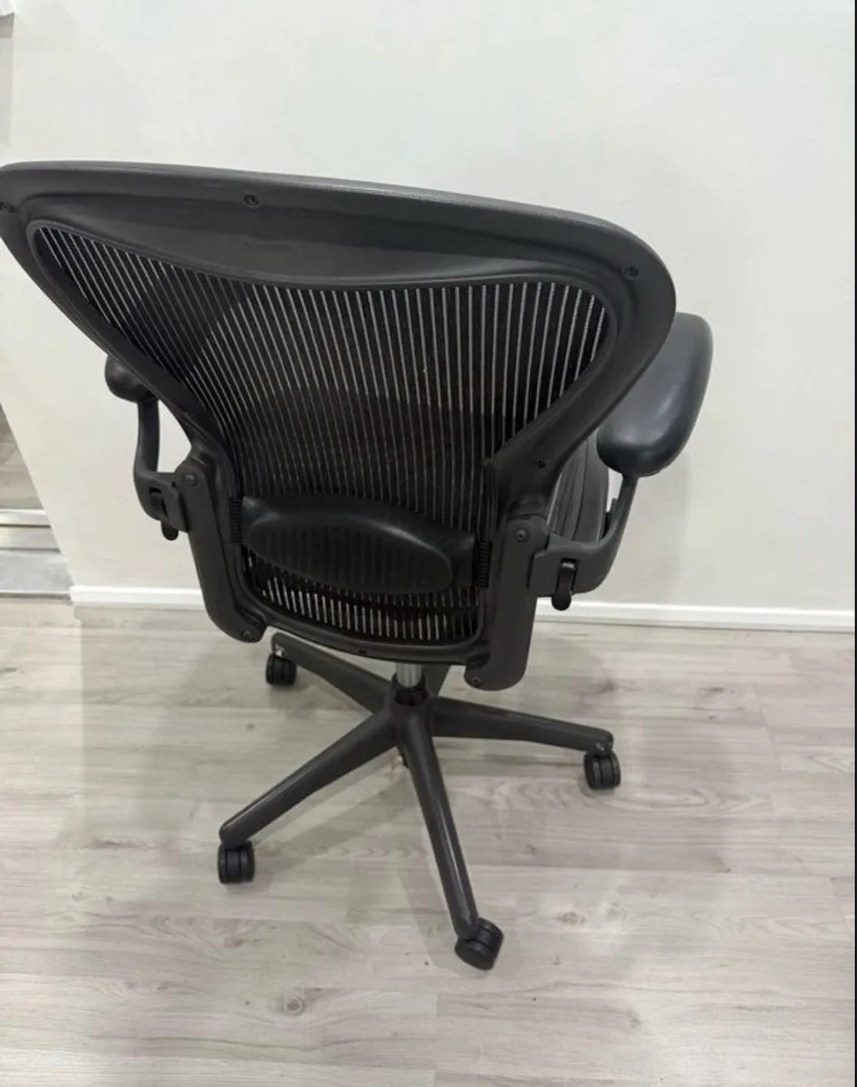 Herman miller Aeron Office Chair - Image 3