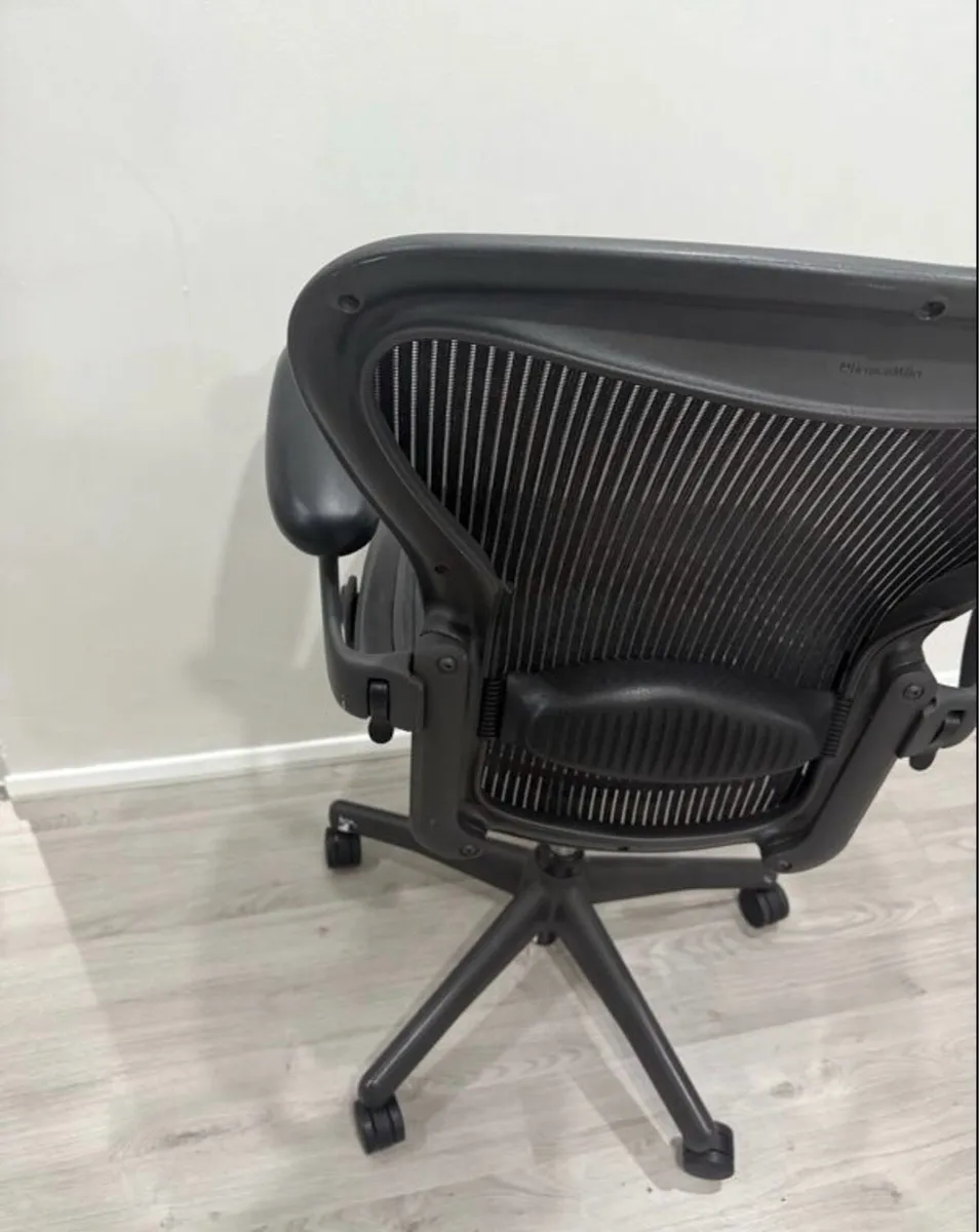 Herman miller Aeron Office Chair - Image 4
