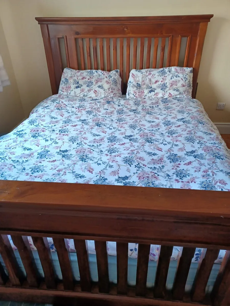 King size bed and lockers - Image 2