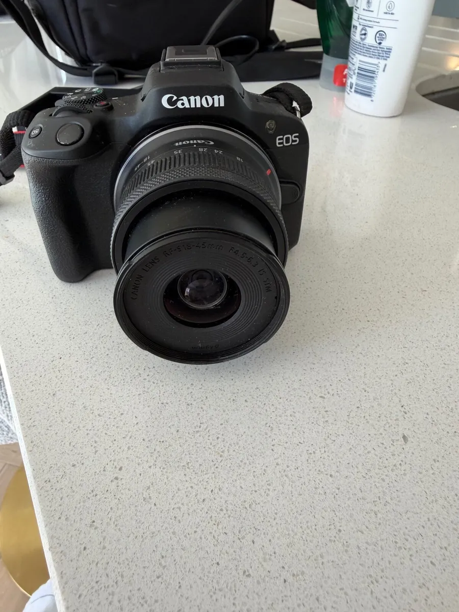 Canon EOS R50 Kit - Image 1