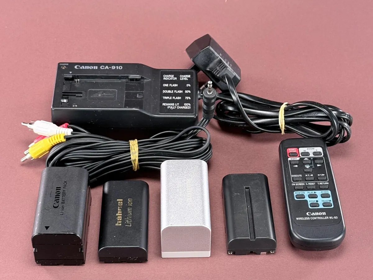 Canon UC V-300 analog 8mm tape camcorder - Image 4