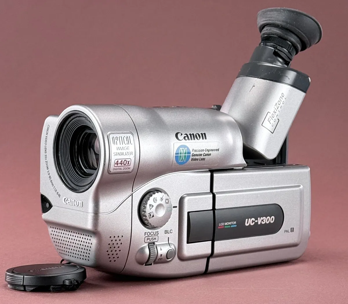 Canon UC V-300 analog 8mm tape camcorder - Image 2