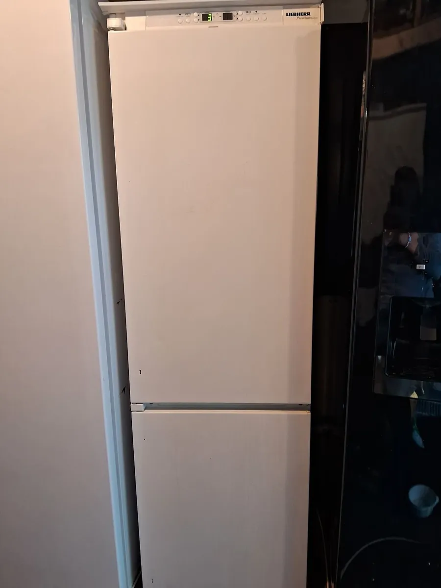 INTEGRETED FRIDGE AND FREEZER FULL FROST FREE - Image 1