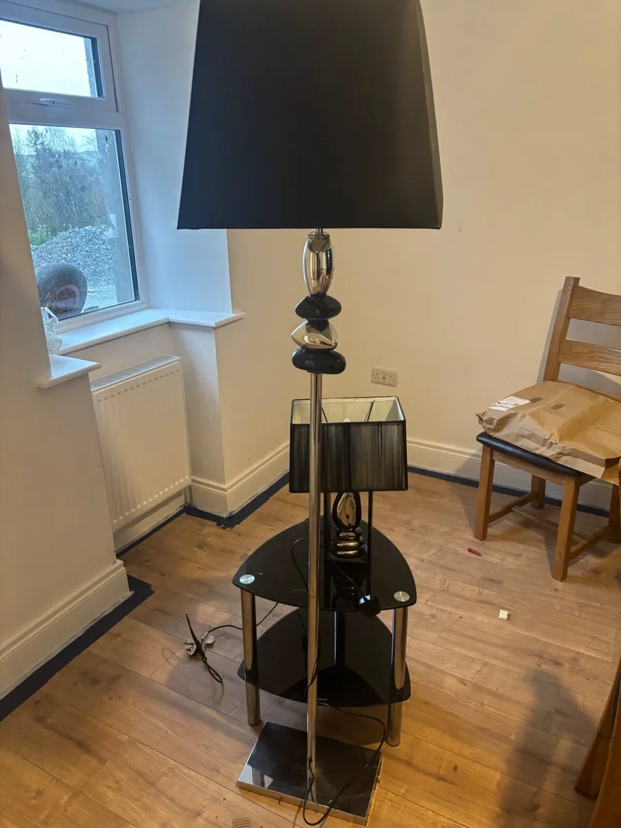 Lamps and table - Image 3