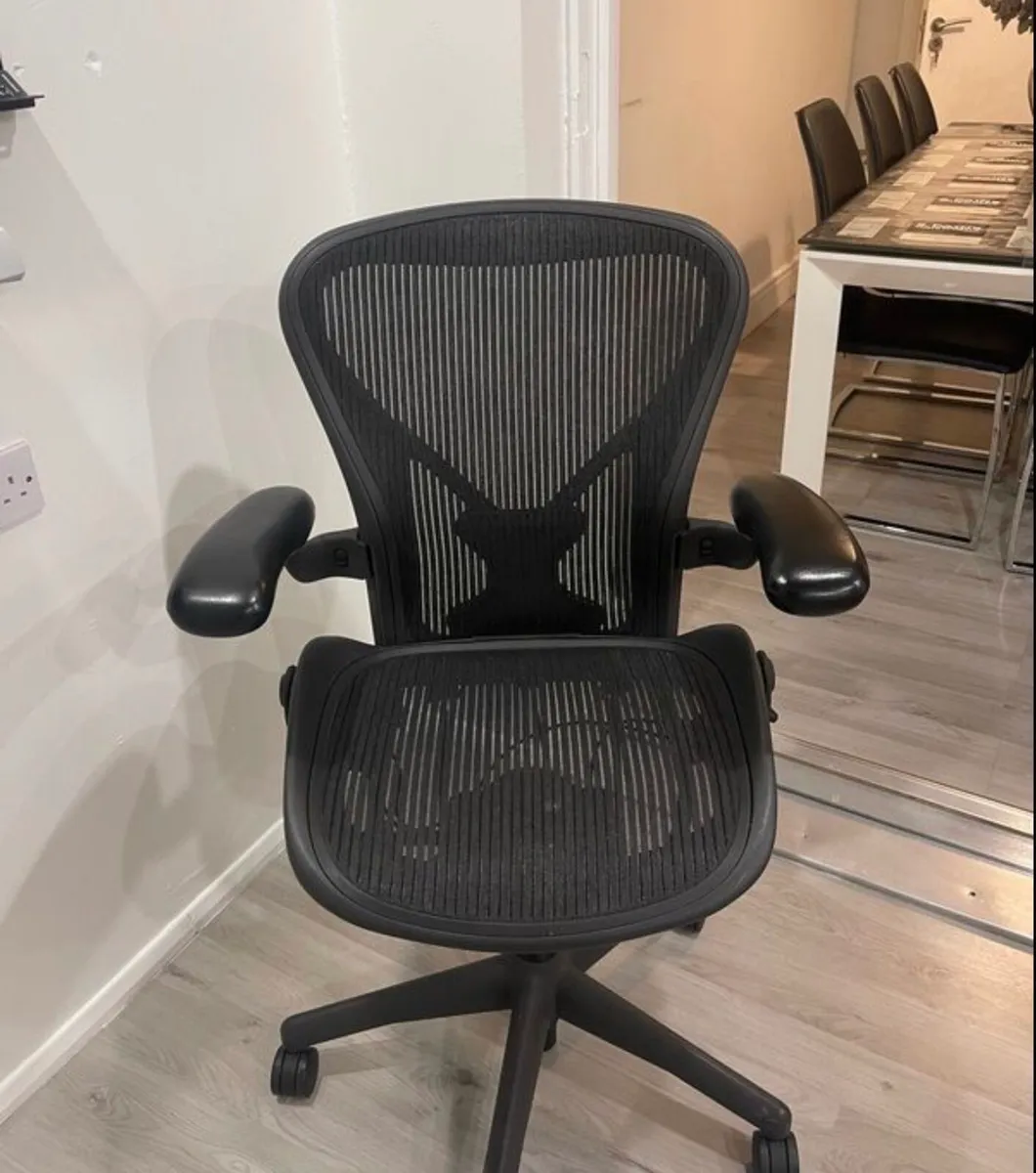 Herman Miller Aeron Office Chair - Image 2