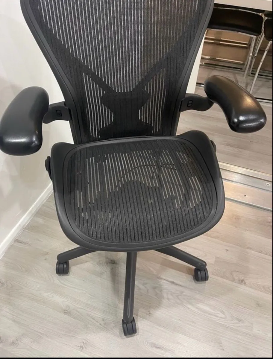 Herman Miller Aeron Office Chair - Image 3