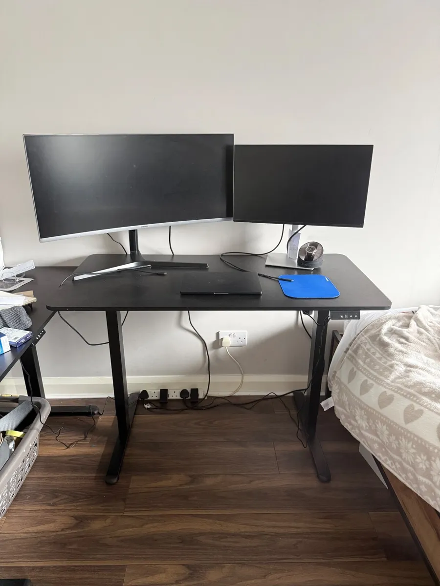 Standing desk - Image 1