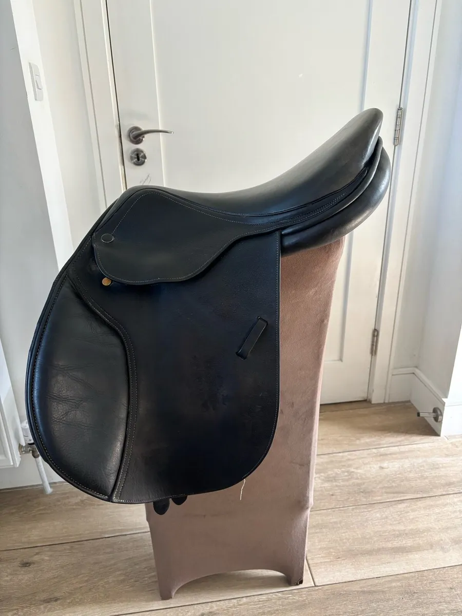 16.5” showjumping saddle - Image 1