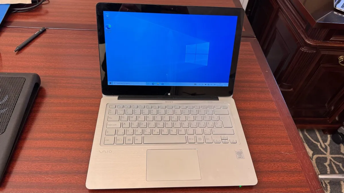 Sony VAIO 2 in 1 laptop - Image 1