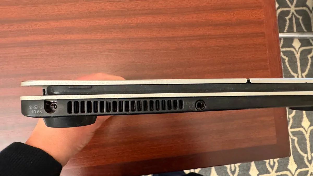 Sony VAIO 2 in 1 laptop - Image 4