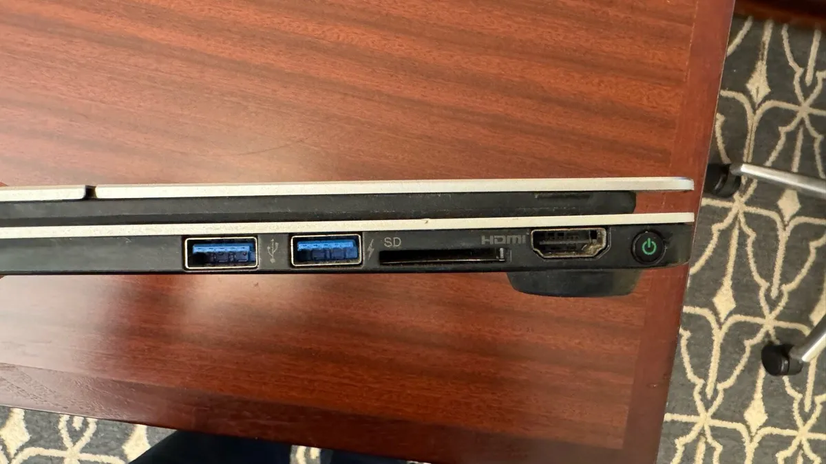 Sony VAIO 2 in 1 laptop - Image 3