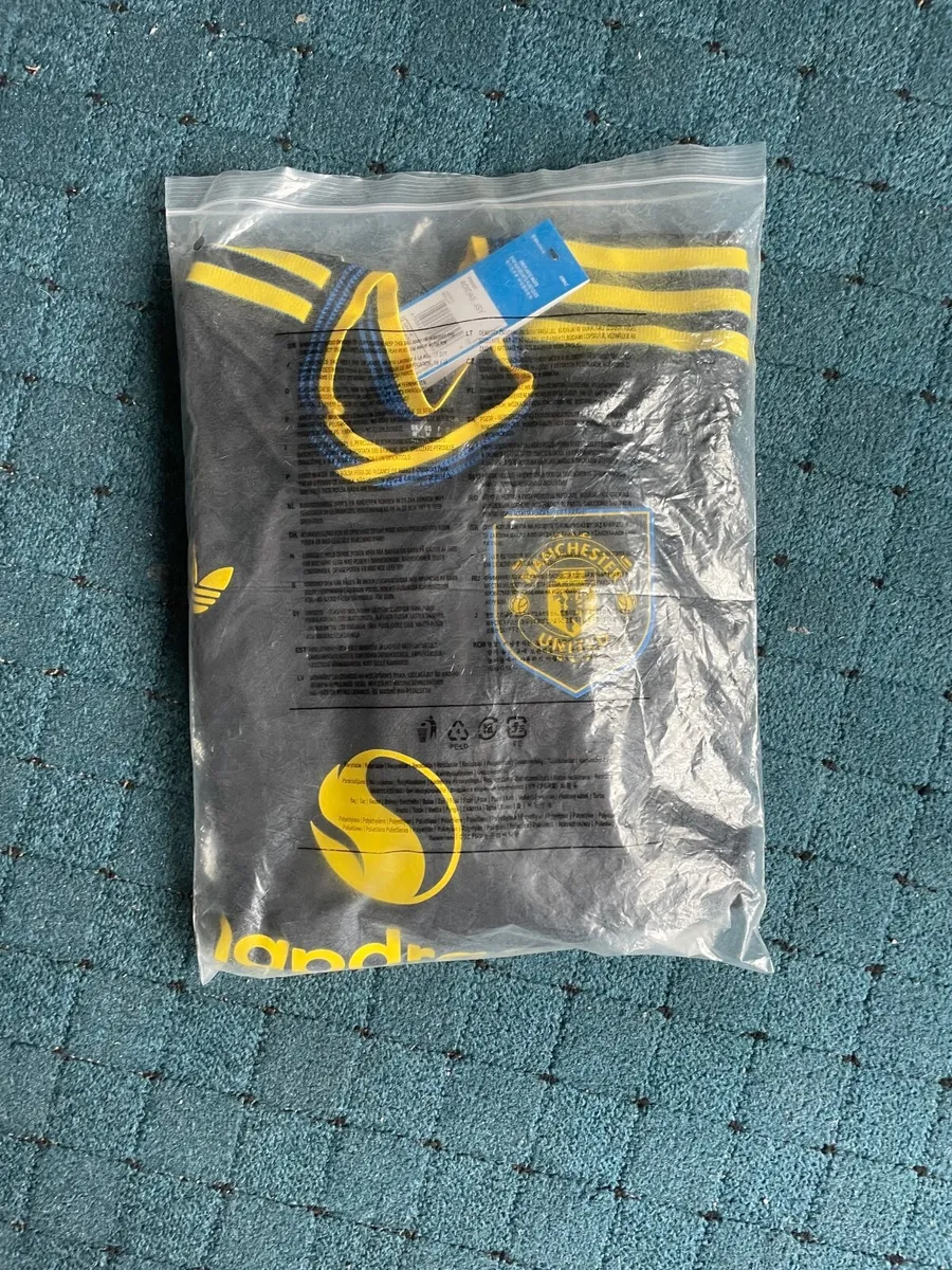 Man Utd jersey 3rd strip - Image 2