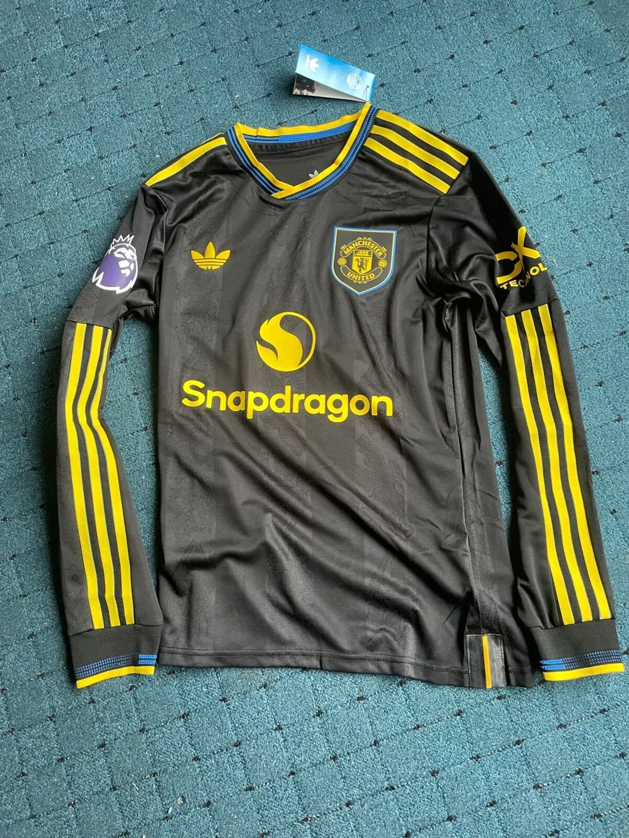 Man Utd jersey 3rd strip - Image 1