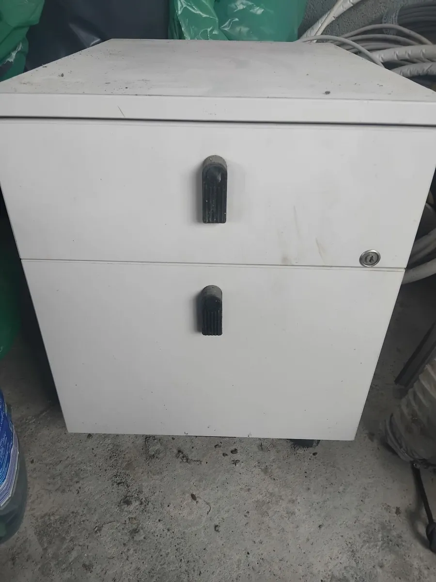 Filing cabinet - Image 1