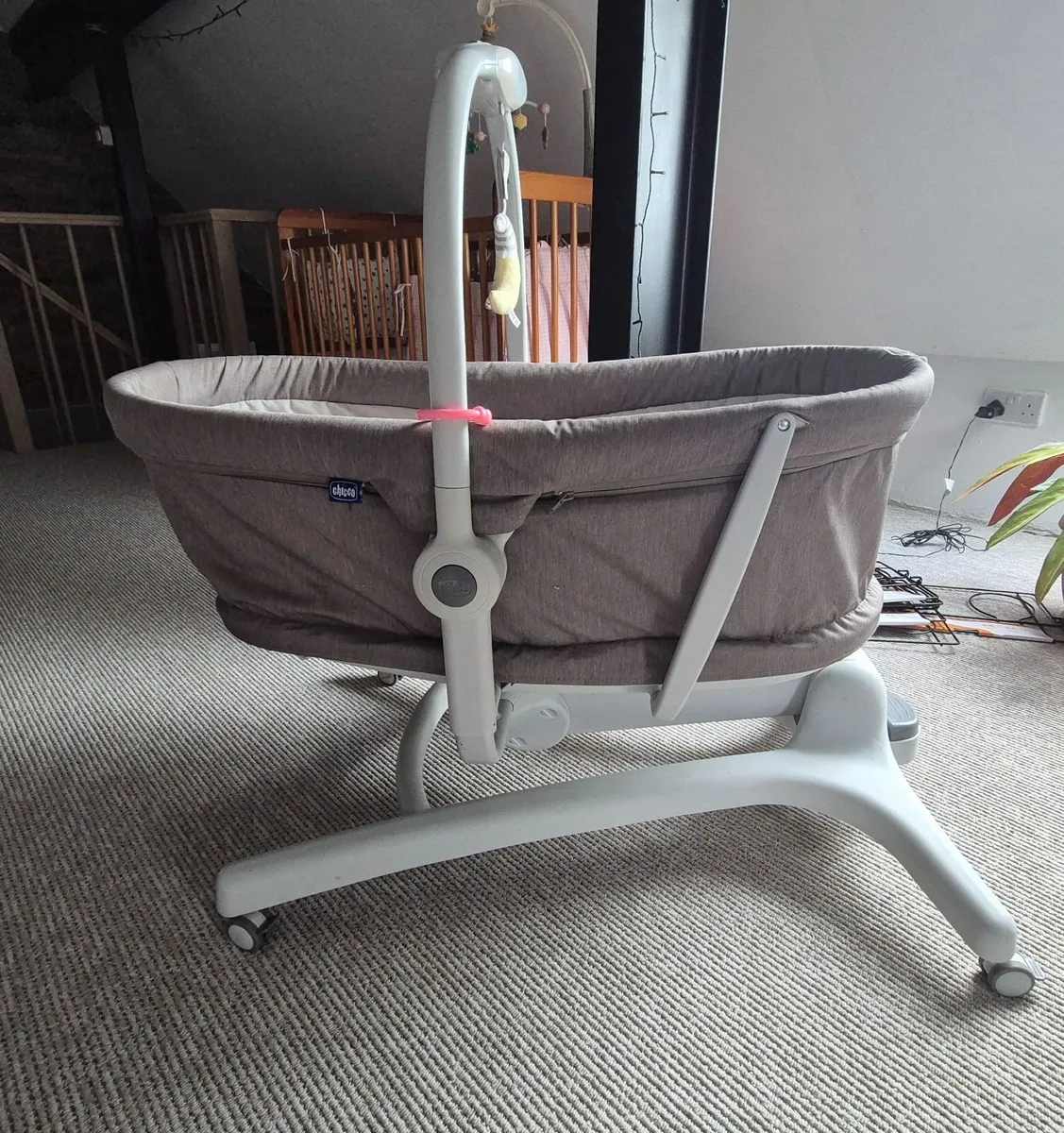 Chicco 4 in 1 crib - Image 1