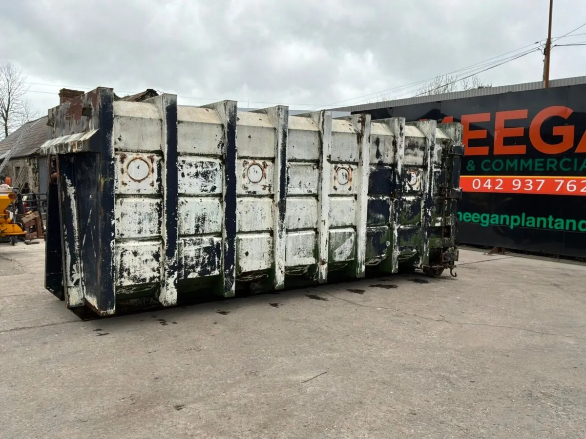 35yds HOOK LOADER ENCLOSED SKIP BIN.......4003. - Image 1